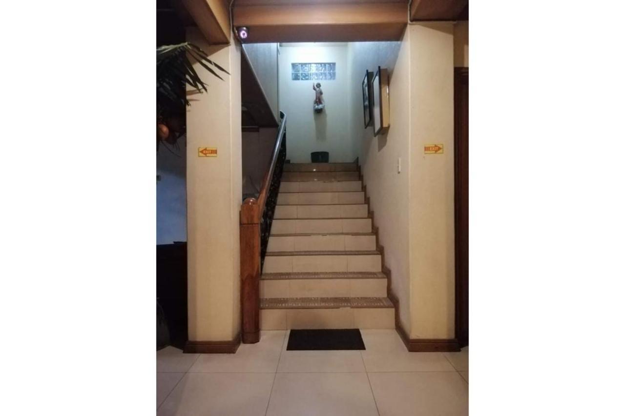 Reddoorz At Casa Marabella Villamonte Bacolod City ภายนอก รูปภาพ