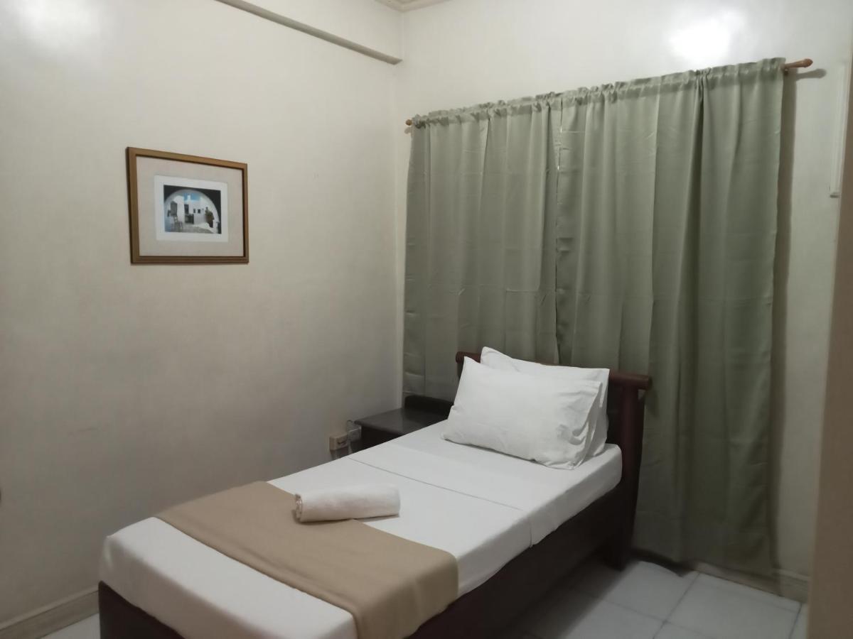Reddoorz At Casa Marabella Villamonte Bacolod City ภายนอก รูปภาพ